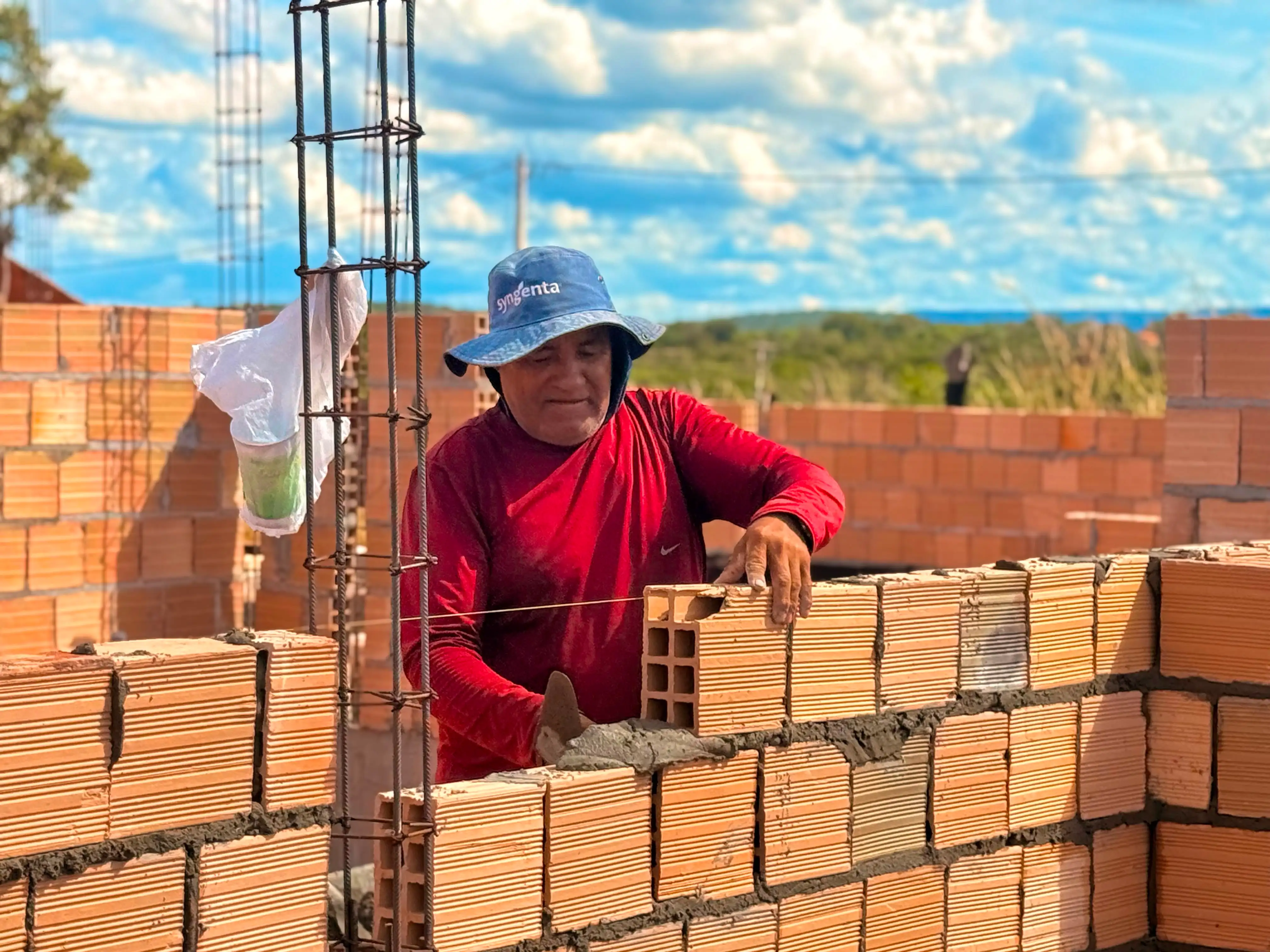 Foto 1 – Prefeitura de São Raimundo das Mangabeiras avança na construção de mais de 45 casas popular