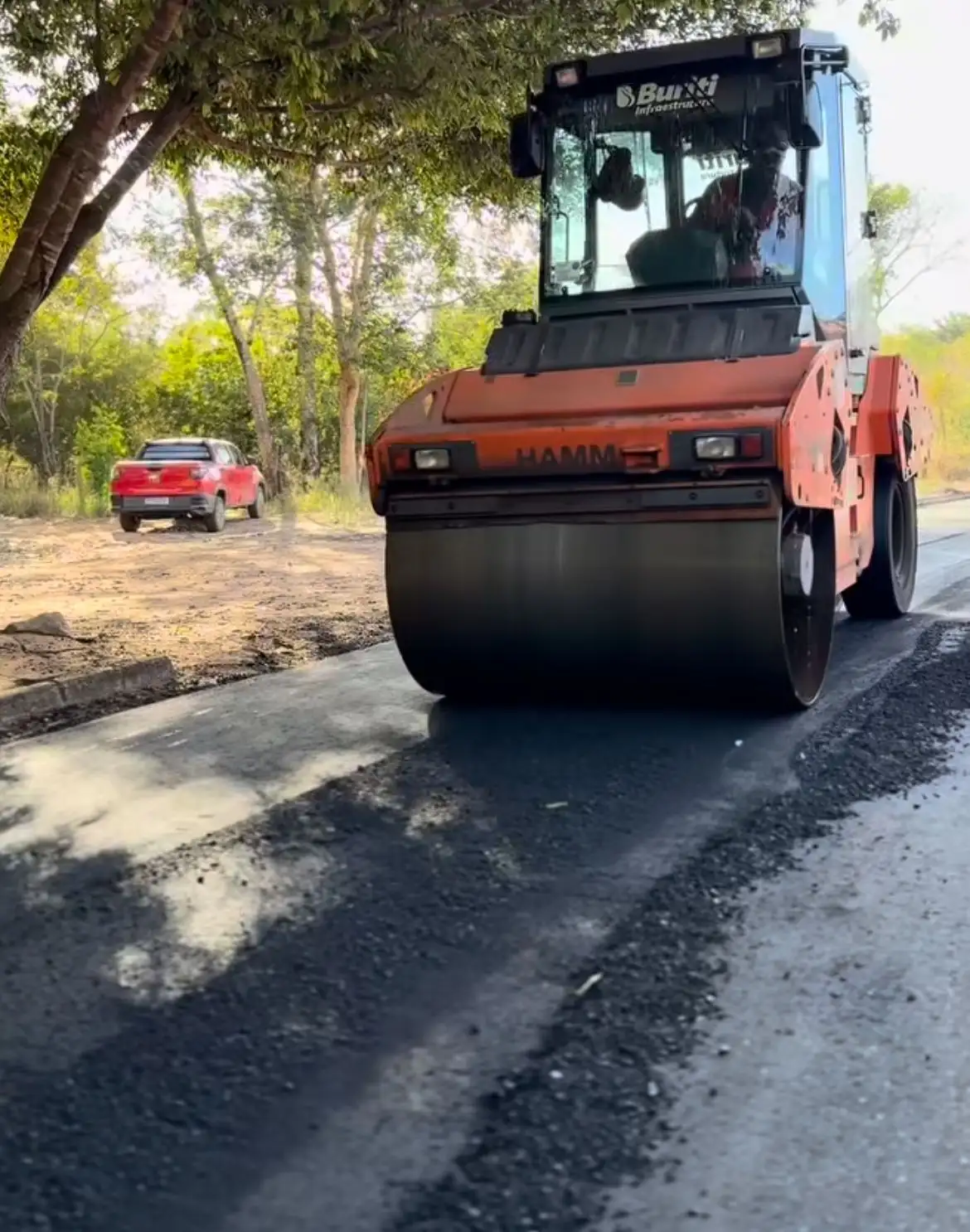 Foto 2 – Prefeitura de Mangabeiras avança com obras de recapeamento e melhora a mobilidade urbana no município.
